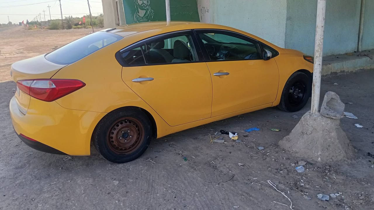 سلام عليكم سياره فورتي وارد امريكي رقم واسط ضرر جاملق تبديل بدون دواخل محرك كبير تبريد كله مكفول العنوان واسط الصويره السعر 105وبيه مجال للستفار ***********
