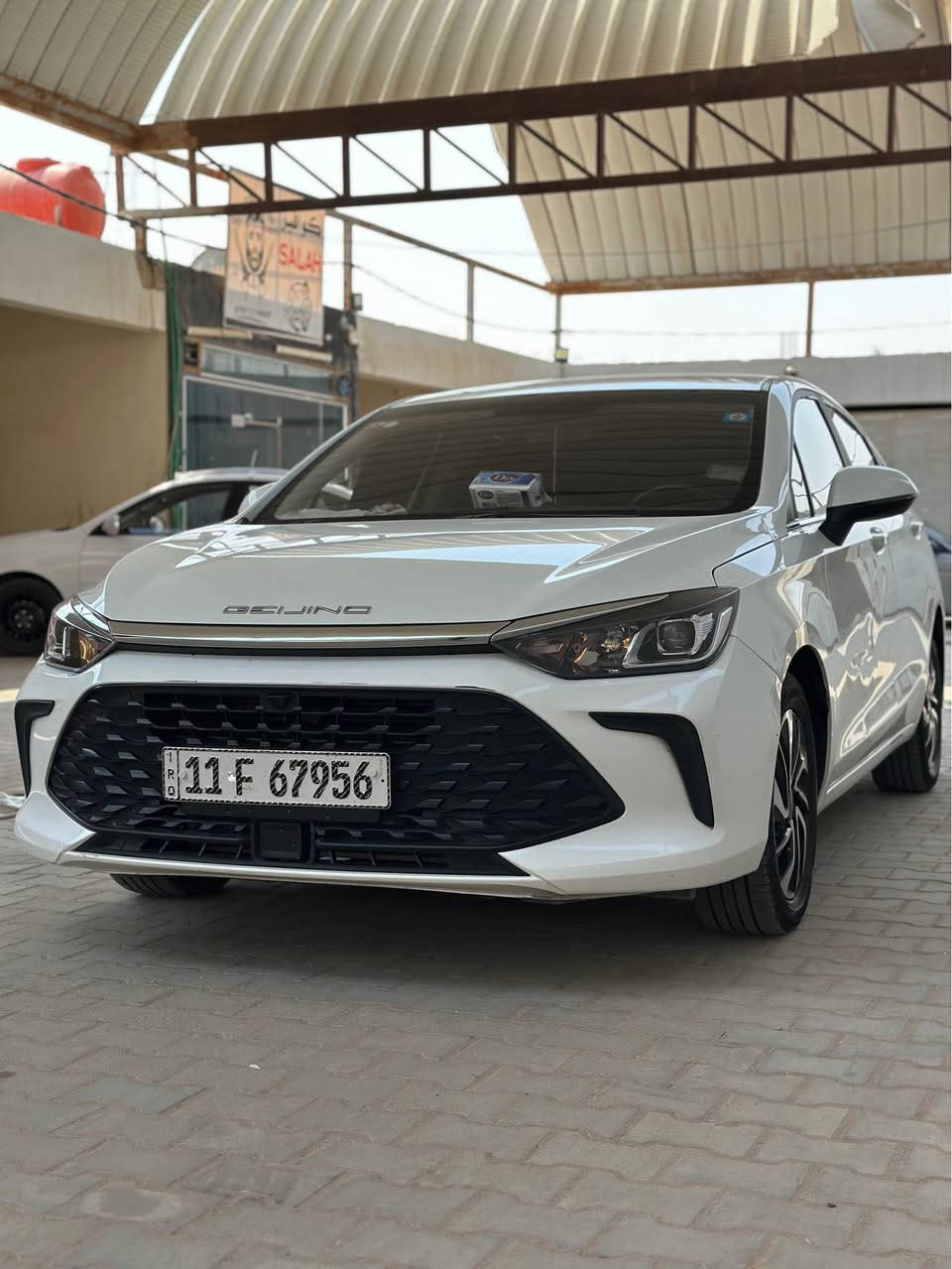 بايك U5 بلس (BAIC U5 Plus) موديل 2026 
 بحالة ممتازة
 * المحرك: 1.5 لتر (4 سلندر) اقتصادي وقوي.
 * ناقل الحركة: أوتوماتيك (CVT) / سلس ومريح بالقيادة.
 * المسافة المقطوعة: (60 الف ).
 * اللون: (ابيض).
 * المواصفات والكماليات:
   * شاشة وسائط كبيرة مقاس 12.3 بوصة + شاشة عدادات رقمية.
   * كاميرا خلفية .
   * مقاعد جلد فاخرة ومقصورة واسعة ومريحة.
   * تكييف عالي الكفاءة مع فتحات خلفية.
   * أنظمة أمان متكاملة (ABS, EBD, نظام الثبات الإلكتروني ESP).
*انظمة ثلاث : سبورت ونورمل وايكو
  
 * الحالة العامة: السيارة نظيفة جداً بيها فقط باب السائق دحجة خفيفة جداً 
رقمها بغداد دولي 
 * السعر: (120$) وبيها مجال بسيط 

📞 للتواصل والاستفسار: (***********). النجف, العراق
