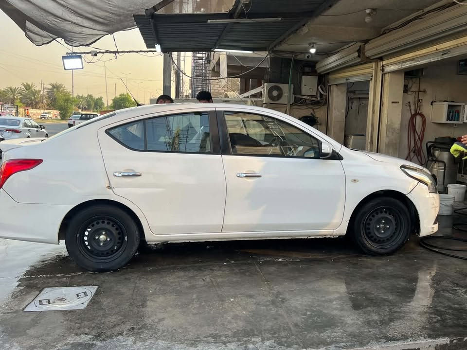 نيسان سني هندي 2021 بليته زركه رقم بغداد انكليزي ماشيه 240 بيها ضربه بالجاملغ الامامي اليسرة وبيها بالجاملغ الخلفي اليمنى وتحتوي ع منظومه غاز سعرها 95 وبيها مجال تحويل ثاني يوم السيارة بأسمي للأستفسار ***********
