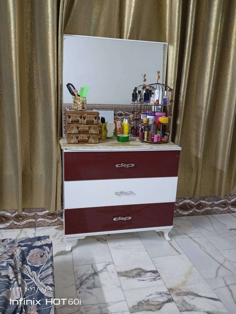 السلام عليكم عندي غرفه نوم تركي الضرر البيه السلايت مال كنتور فقط الغرفة جديده ومرتبه السعر 650 وبيه مجال حك الجيه العنوان بغداد جسر ديالى الجديد منطقه الكرغوليه  للتواصل ***********
