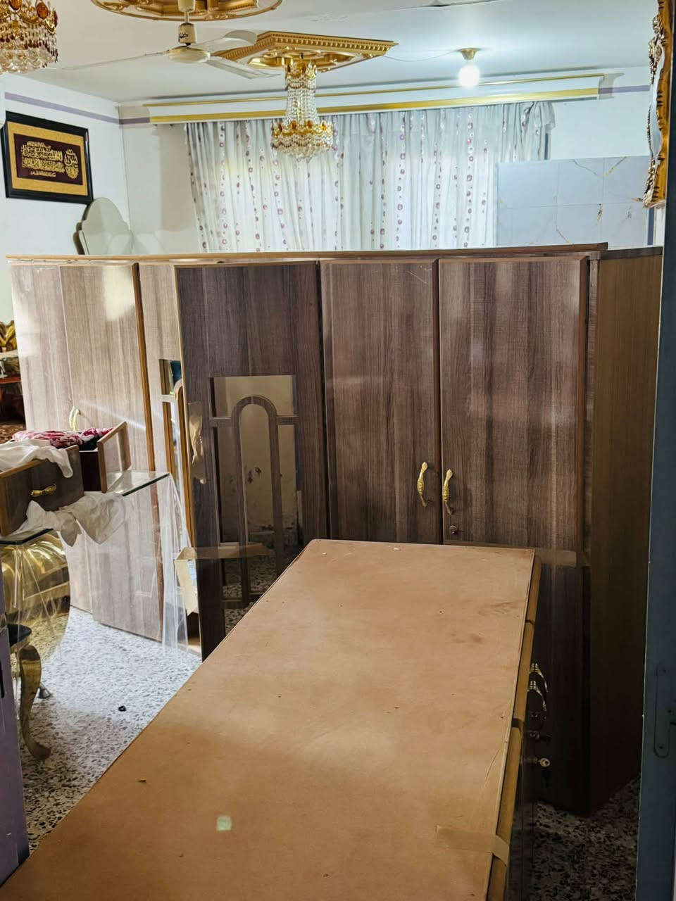 كنتور للبيع بحالة شبه جديد، الطول الكلي 280سم يعني مترين و 80 ، العرض 60، طالب عليه 300 وبي مجال للشراي، ملاحظه ماعندي نقل يعني تجي تشوف وتاخذه وتسلم فلوسك، مكاني كركوك.

واتساب / هاتف: ***********
