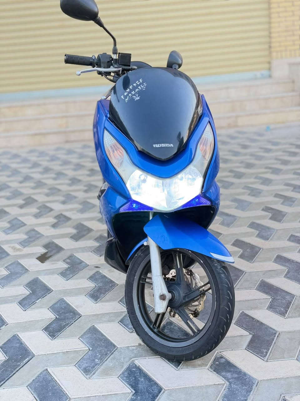 السلام عليكم اللبيع دراجه pcx جيل لاول ماشيه 35 الف دراجه ماخذها رمبه  الدراجه وعلى  ايدي حجم المكينه 125 ياباني الاصلي دراجه كامله استان كهرباءي  حساس ازدحام  الدراجه جديده واحلا من الصور  مال جناي الدراجه مكفوله  اي نقص مابيه  السعر مليون 300 وبيه مجال مكان بغداد  الدوره حي الصحه  الرقم  ***********
