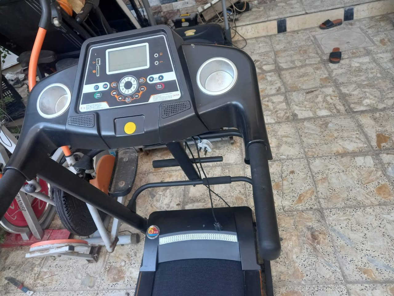 جهاز جري شغال جهاز حلو كلش
 نبضات القلب سرعه الوقت
 انبي ثري واير اواكس 
هزاز تكسير شحوم تدليك الجسم
 يتحمل وزن 160 كيلو 
سعره 200 
 مكان بغداد
 ***********
