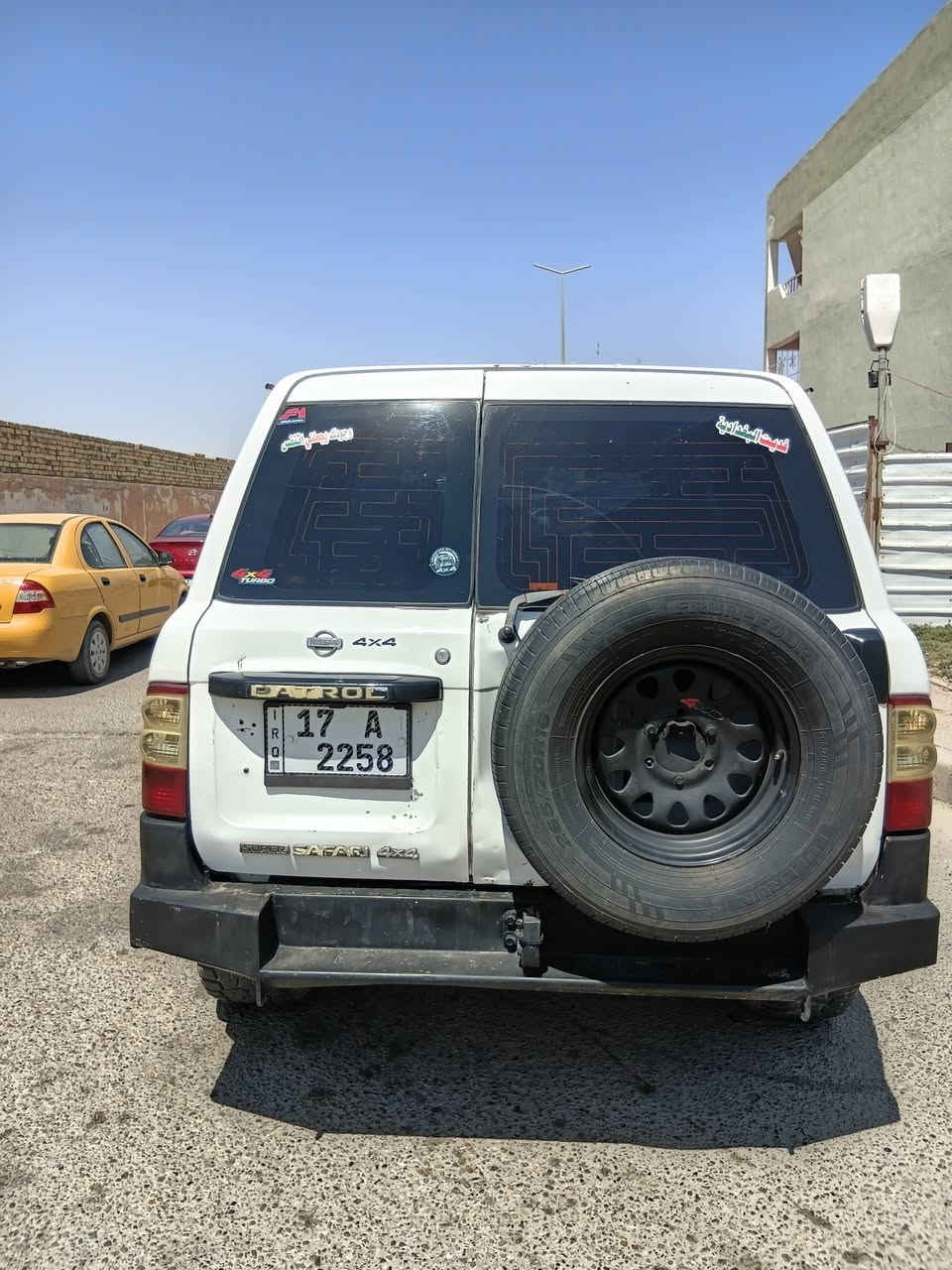 لنيسان بترول سفاري موديل 1998\ محرك 4500\  نوزل/ لوكير اكسنات تبريد 3\قطع زاد ثلاجه.  عيه منضومه غاز 80\ لاتر دبل تنكي. جهزه مجهزه البر سياره مكفوله من ضربه صبغ عده باب خلف ساق مصلح. عليه ترفيعه ويل جديد وتاير جبلي  تحويل ثاني يوم سعر 88. بخدمت شراي. رقم ‎***********
