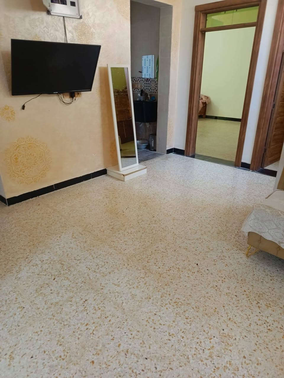 بيت للبيع طابق واحد ٢٠٠متر بناء درجة اولى طابوق احمر
غرفتين صالة مطبخ صحيات منفصل خريطة هندسية بناء ٢٠٢٣
العنوان  بعقوبة تقاطع القدس خلف المستشفى الجديد كاع الشهداء طابو صرف  وليس زراعي للمعلومات الاتصال ***********
