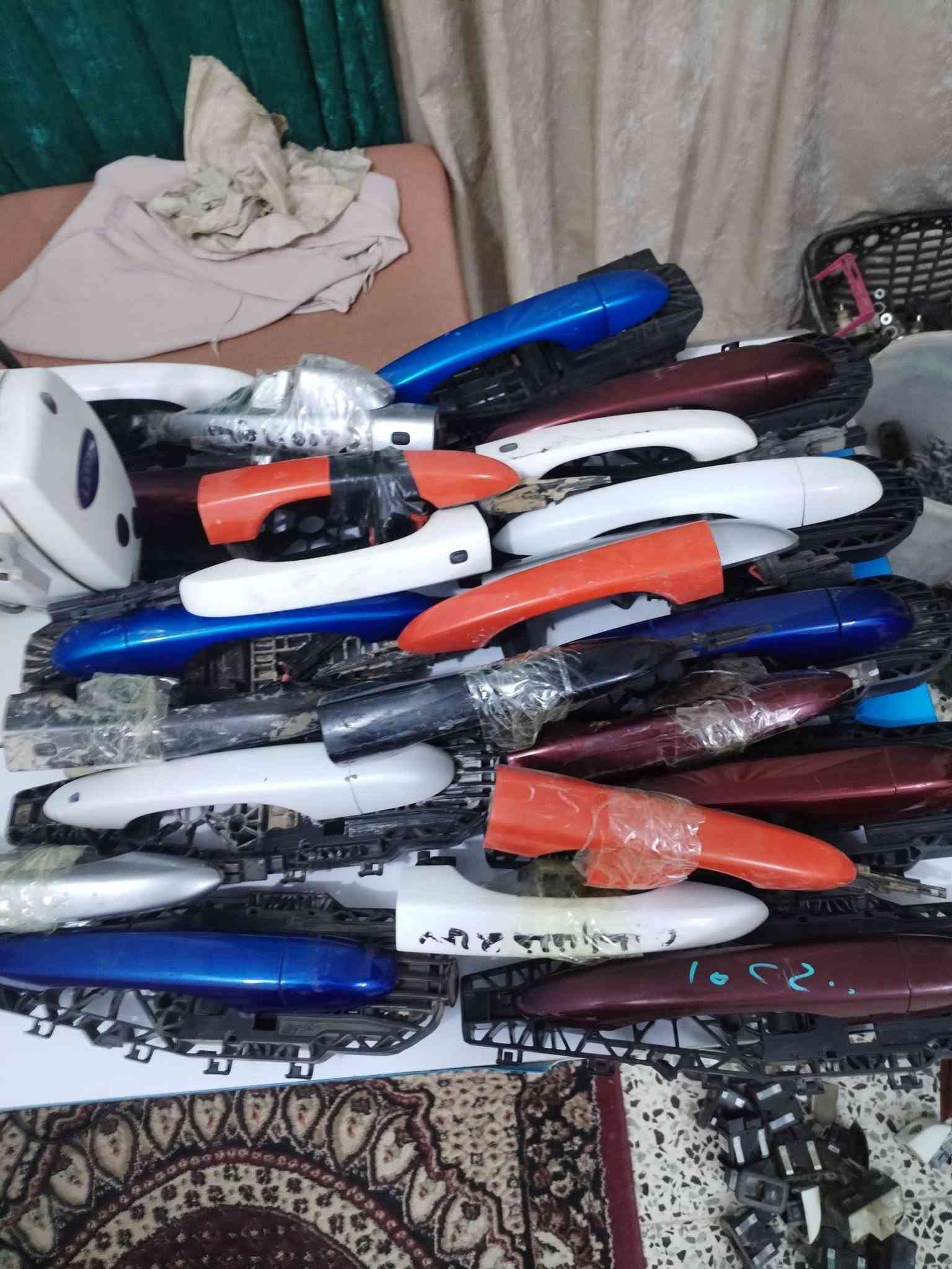 السلام عليكم تحيه للادمن وصلتنه أبواب دارت وصناديگ وبنايد وعدنه مكاين جام وجام ويدات خارجيه وداخليه وبطاين مكاني ديوانيه ***********
