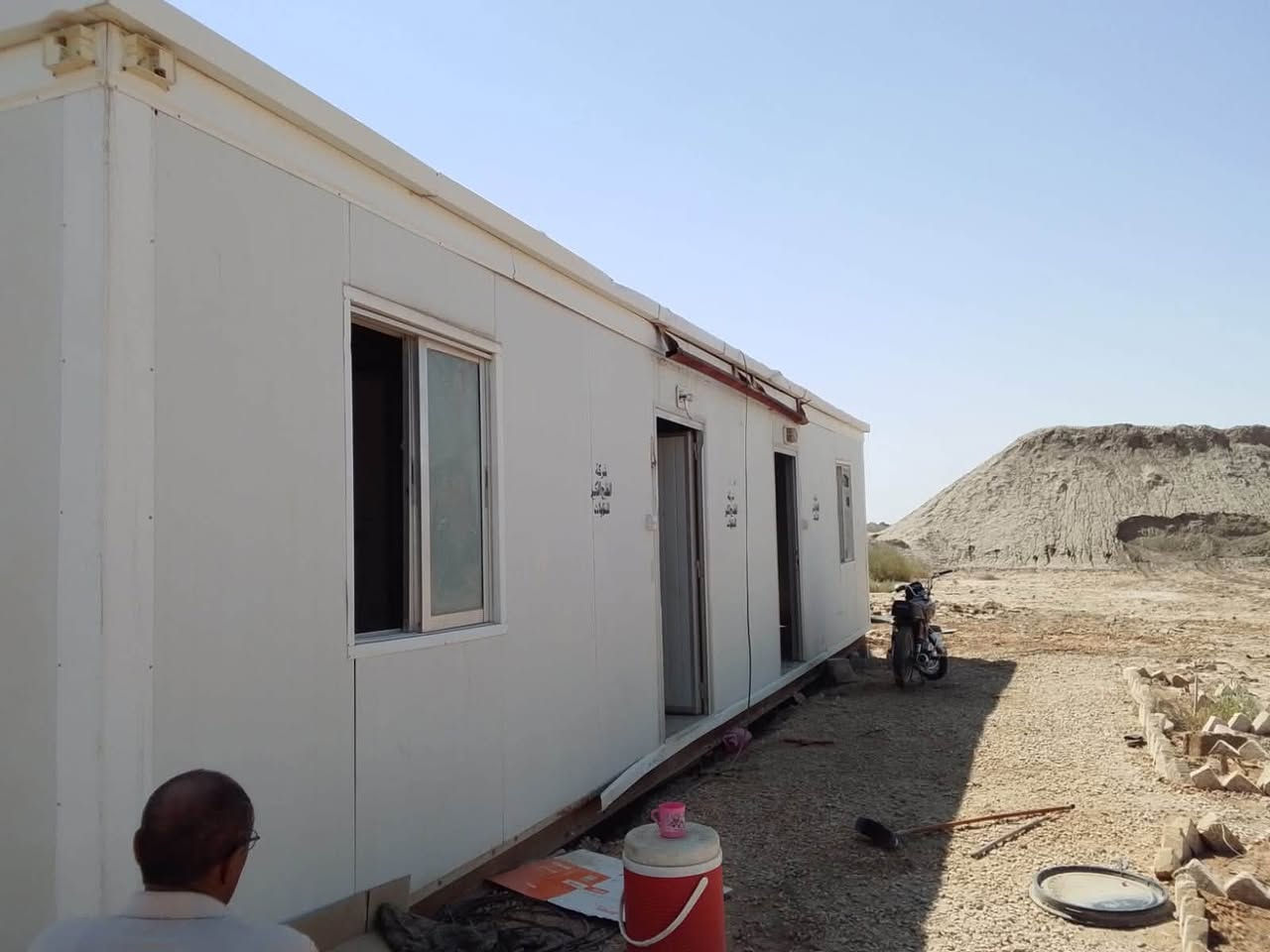 السلام عليكم ... 
كرفان 12x4 بي غرفتين كل غرفة سويت الغرفة 4x4 مع حمامات كاملة نظافه جيده جدآ يحتاج ترتيب من الداخل فقط مكانه محافظة كربلاء منطقة الشريعه 
للاستفسار : ***********
