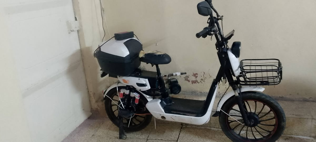 السلام عليكم ورحمه الله وبركاته 
مطور للبيع. شحن نضيف   حجم 20  
بطاريات زينات السعر 225000الف 
الشراي يتواصل معي 
***********
***********
