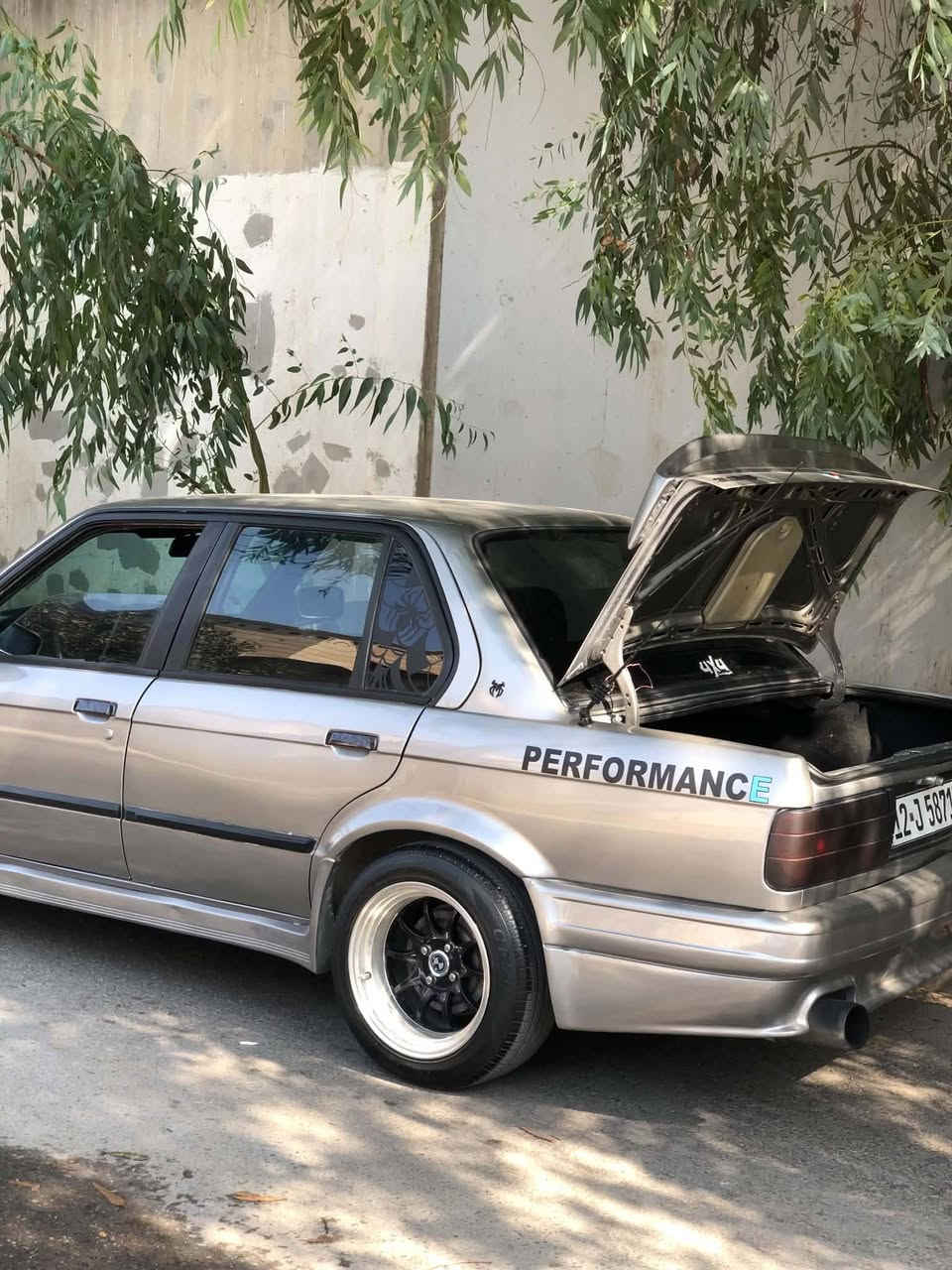 E30 1988 
الحلال للبيع كير ومكينه ونجي 6سلندر ✈️ (بدون تبريد) 
كير توماتيك طخم تايه وويل جديد بالكارتون داخل جديد صالنصه رياضي  السياره مصبوغه قبل شهر وجاهزه عليها كت M دوسات ودعاميات واسبايدر رقم نينوى اوربي هزه جديده شرعي بالموصل شرط تحويل باقي التفاصيل اتصل الخاص مغلق
📍 الموصل
***********📞 بيه واتساب
 *********** 📞
السعر 40$ وبيها مجال بسيط
