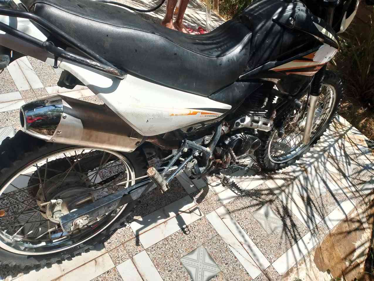 سلام عليكم دراجه قفاز موديل20 للبيع
محرك مفتوح حجم المحرك 200 نشاط فول 
سعر 550 او بيه مجال ديالئ دلي عباس 
 ***********
