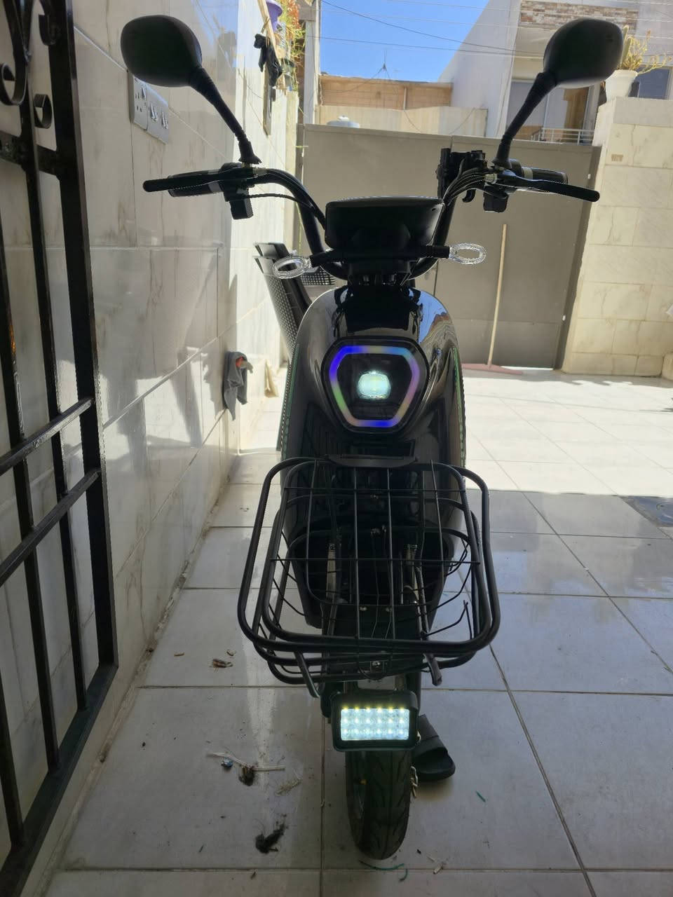 ماطور شحن للبيع. مستخدم 10 ايام فقط.
يحمل وزن 150 كغ.
يمشي كل شحنه 36km.
4 باتري ليثيوم كبير.
سويج ٢ وبصمه وكارت.
اربيل زانكو .***********.
