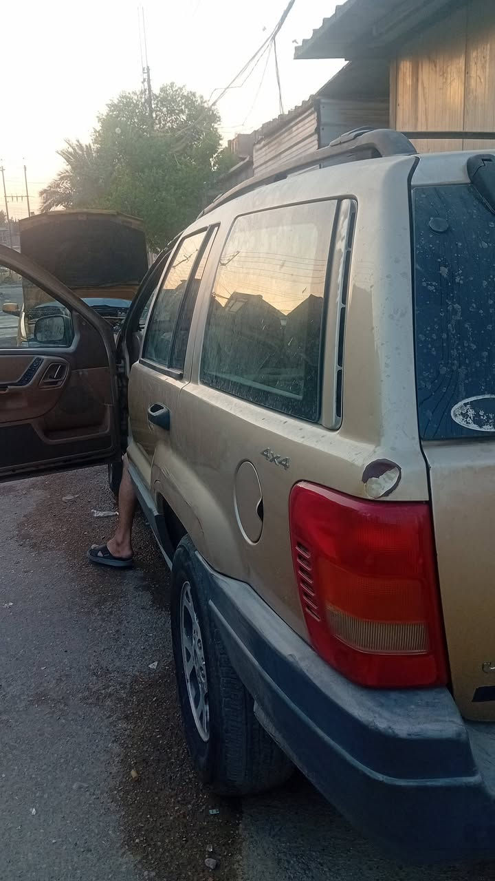جيب شيروكي موديل 2000
سنويه صاقطه بشهر 8 2026
ملاحضه بسيطه اتيبائس مال البريك عاطل بس
سياره جاهزه علااخير كير ومكينه وحداديه 
سعر 55وبيه مجال 
رقم الهاتف ***********
