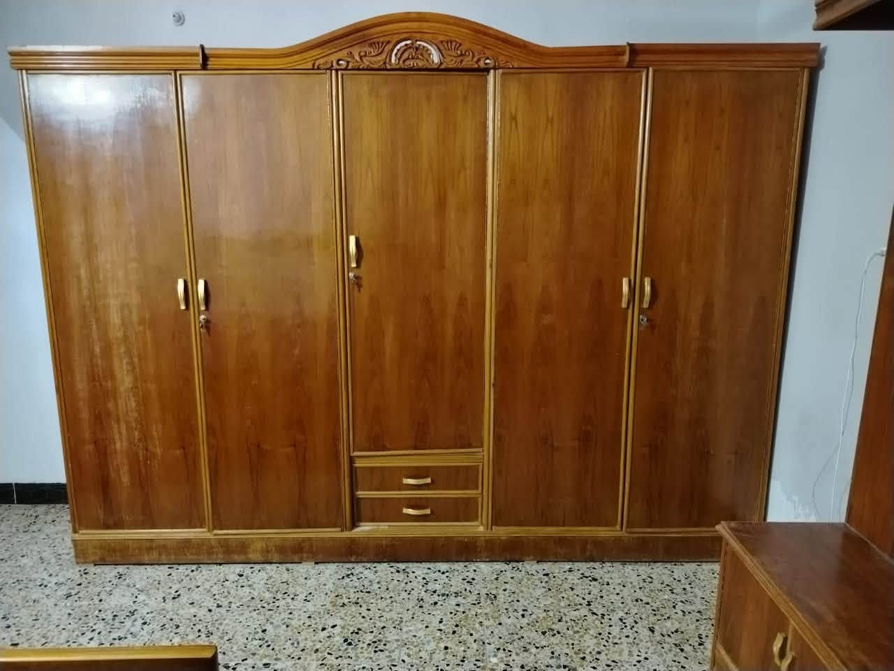 سلام عليكم غرفه خشاب فصال عراقي شغل درجه اوله مكلف بنشر لغرفه رايديها مليون و 200 وبيها مجال العنوان تكريت الغادسيه شارع دفاع المدني رقم تلفون:***********
