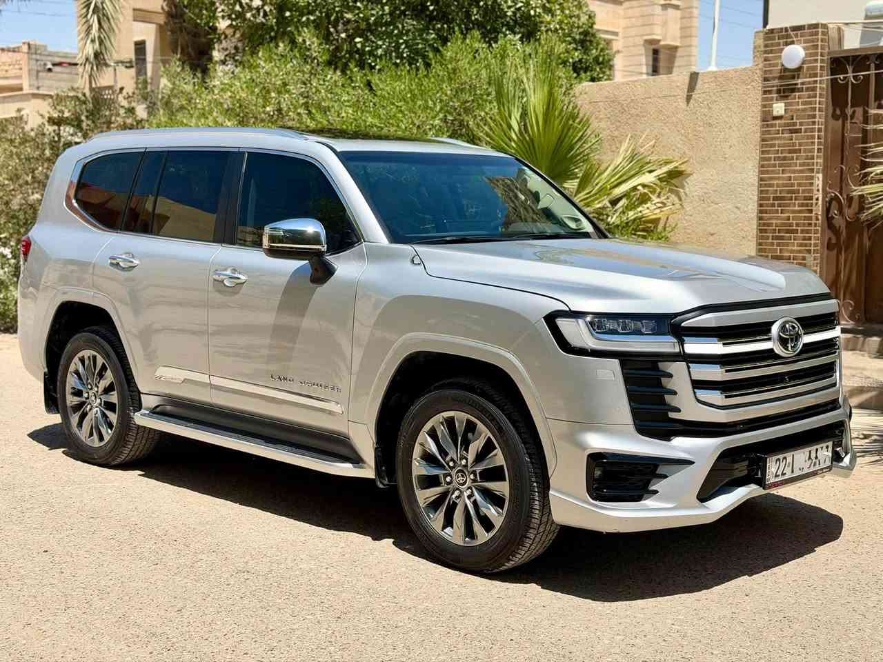 لاندركروز 2023 شركة جيهان تحت الضمان
ماشية 23،000km لون سلفر ميتاليك
فول مواصفات VX لمتد 
مغلف ppf بالكامل ،كتاب تضليل
مكفولة كفالة عامة من الشخط والرصعة
سعر 675 ورقة
مكانها اربيل او سامراء
***********
