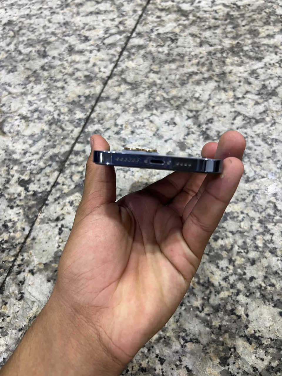 السلام عليكم جهاز 13 برو ماكس للبيع جهاز نضيف فول شخط مابيه ذاكره 256 بطاريه 80 السعر 700 وبيه مجال قليل مكاني بغداد الكماليه الرقم ***********  موجود اتصال وتساب
