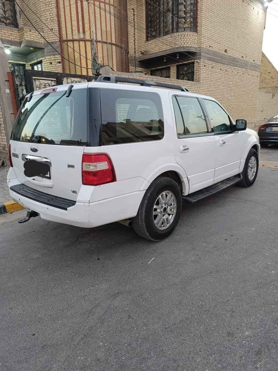 السلام عليكم فورد اكسبديشن 2010 خليجي رقم بغداد انكليزي هزه جديده راعيها بالبصره بيها باب خلفي صبغ فقط محرك كير كفاله حداديه وتخم تاير جديد تبريد ثلج حاليا السياره جاهزه السعر 98 مجال قليل مكاني البصره   ***********///***********

