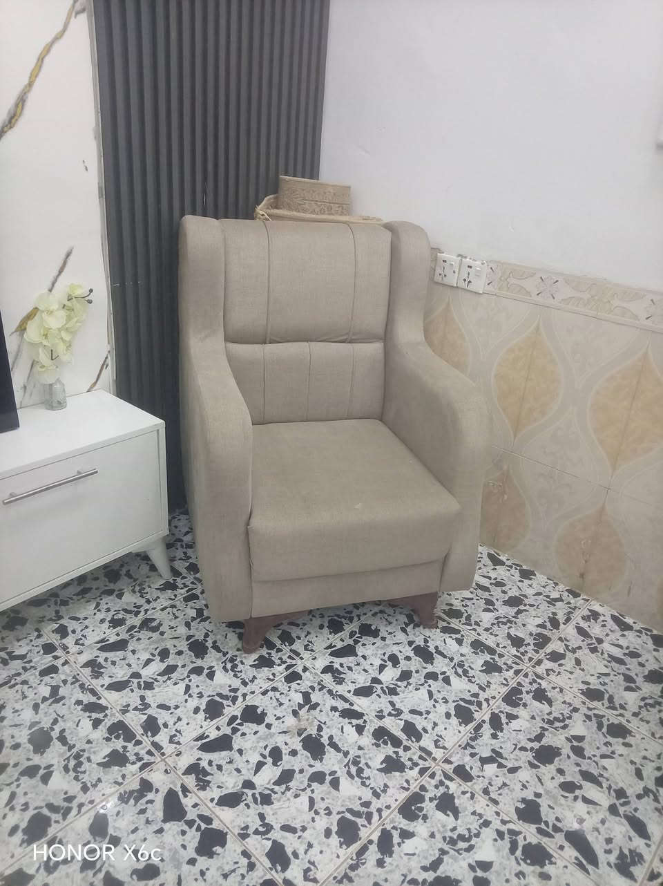 السلام عليكم تخم للبيع عشر طبلات النظافه 95% التخم كلش نظيف ويا ثلاث طبلات وثمن كوشات السعر 650 وبمجال مكاني قضاء السنيه***********

نص مكتوب في الصور:
- HONOR X6c