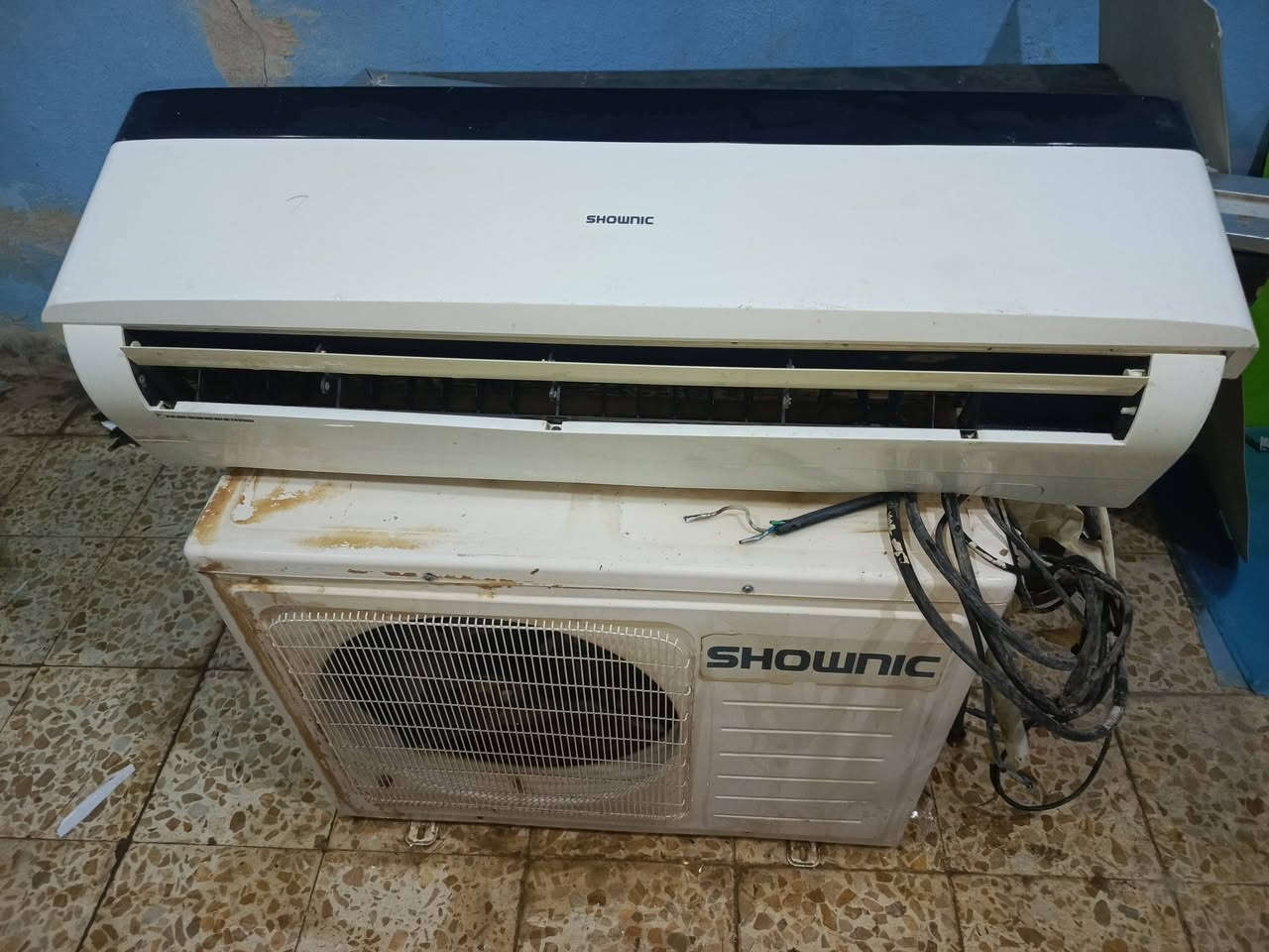 للبيع اغراض منزلية مستخدمه للاستفسار ***********

نص مكتوب في الصور:
- 125 ألف
- 40 الف
- 35 ألف
- 20 الف