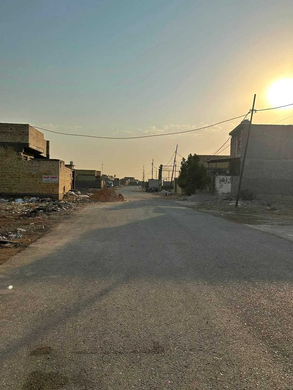 السلام عليكم بيت ركن 🏠 البيع المساحه ٣٥٠ متر مع قطعه المساحه ٣٥٠متر البيت جاهز مرتب عالي عن شارع العام متوفر كافه الخدمات مي مجاري كهرباء تبليط إنترنيت العنوان الحميديه شارع سيد عوده مجاور ملعب علي مردونه سعر البيت والقطعه معروضات ٤٠٠مليون وبي مجال /   مكتب دلاليه الكوثر العقار/***********
