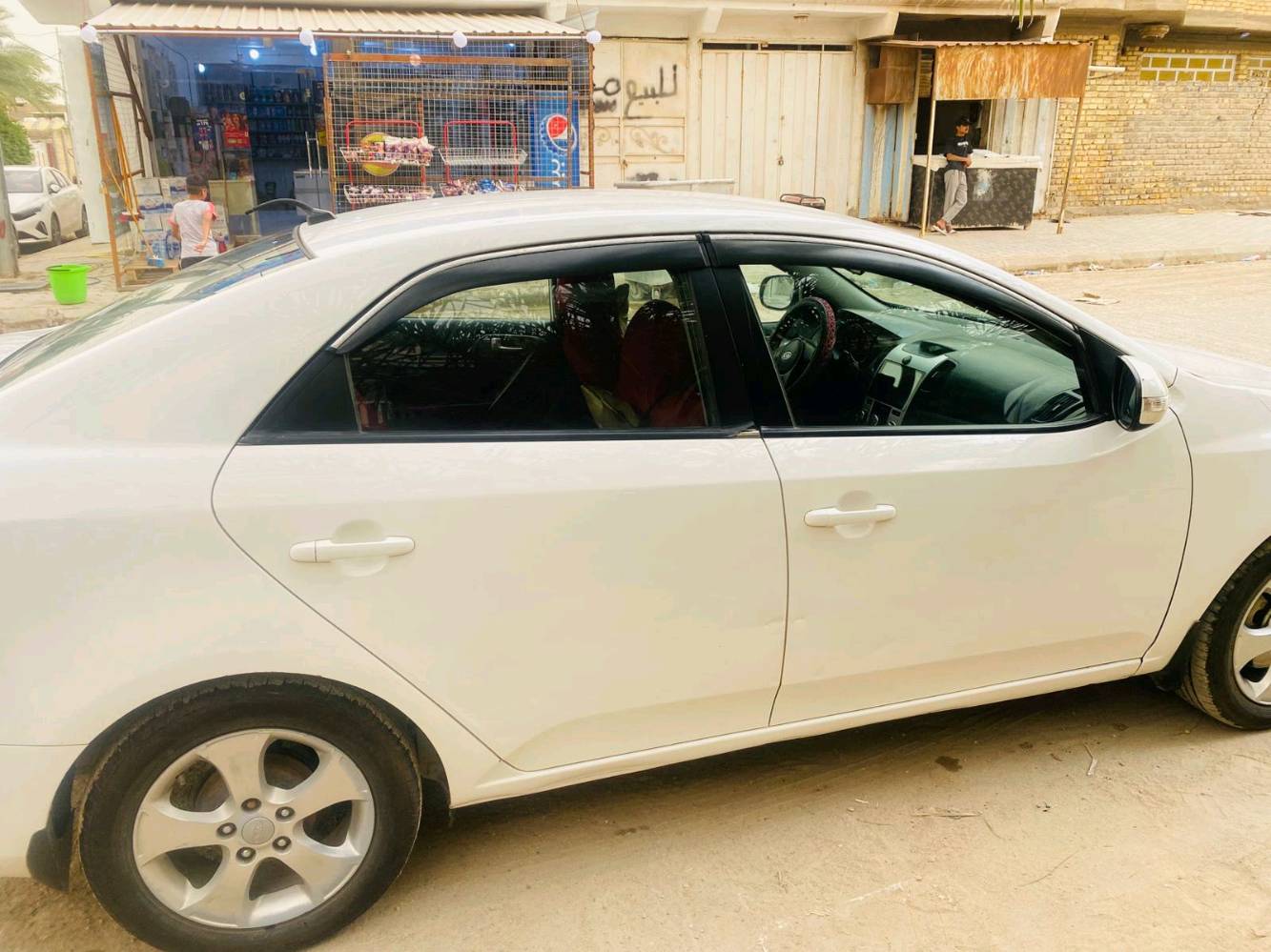 سيراتو 11خليجي معروضه ب 96 وبيها مجال 
التفاصيل موجودة بالسونار المكان واسط الصويرة.  
داخل لونين 
شاشة 
كامرة 
مكينة 1600
كير اربع نمر 
شادلها مكينة جديدة 
حساسات اشاير بالمري 
حدادية جديدة 
تخم تاير جديد 
رقم سليمانية دولي سنوية 2030
 ***********