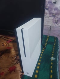 Xbox one s للبيع الجهاز لوك ستيكر مامفتوح نهائيًا نص تيره ملحقاتة جويس...