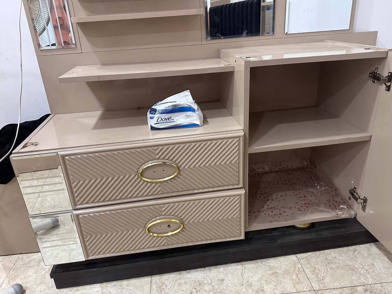 بيع مستعجل غرفه تركي تسع قطع بيه ضرر بسيط اريدها ب 650 وبيها مجال شراي خاص
