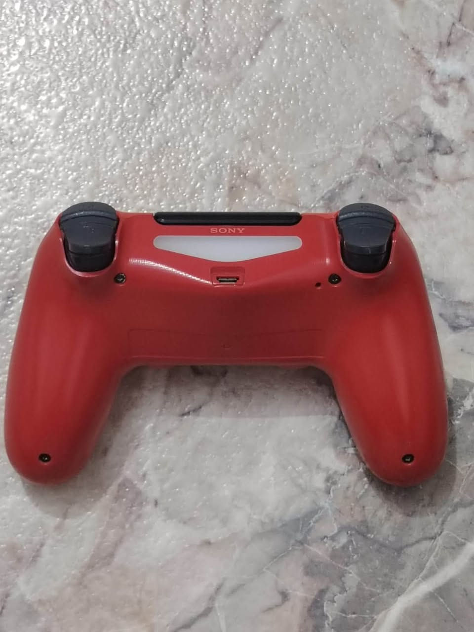 سلام عليكم الغالين 
جويستك ps4
اصليه بيه خلل صغير بL3يتحرك ليفوق
وتصليحه رخيص مايكلف
اني ماخذه40 ورايده ٢٥قفل

