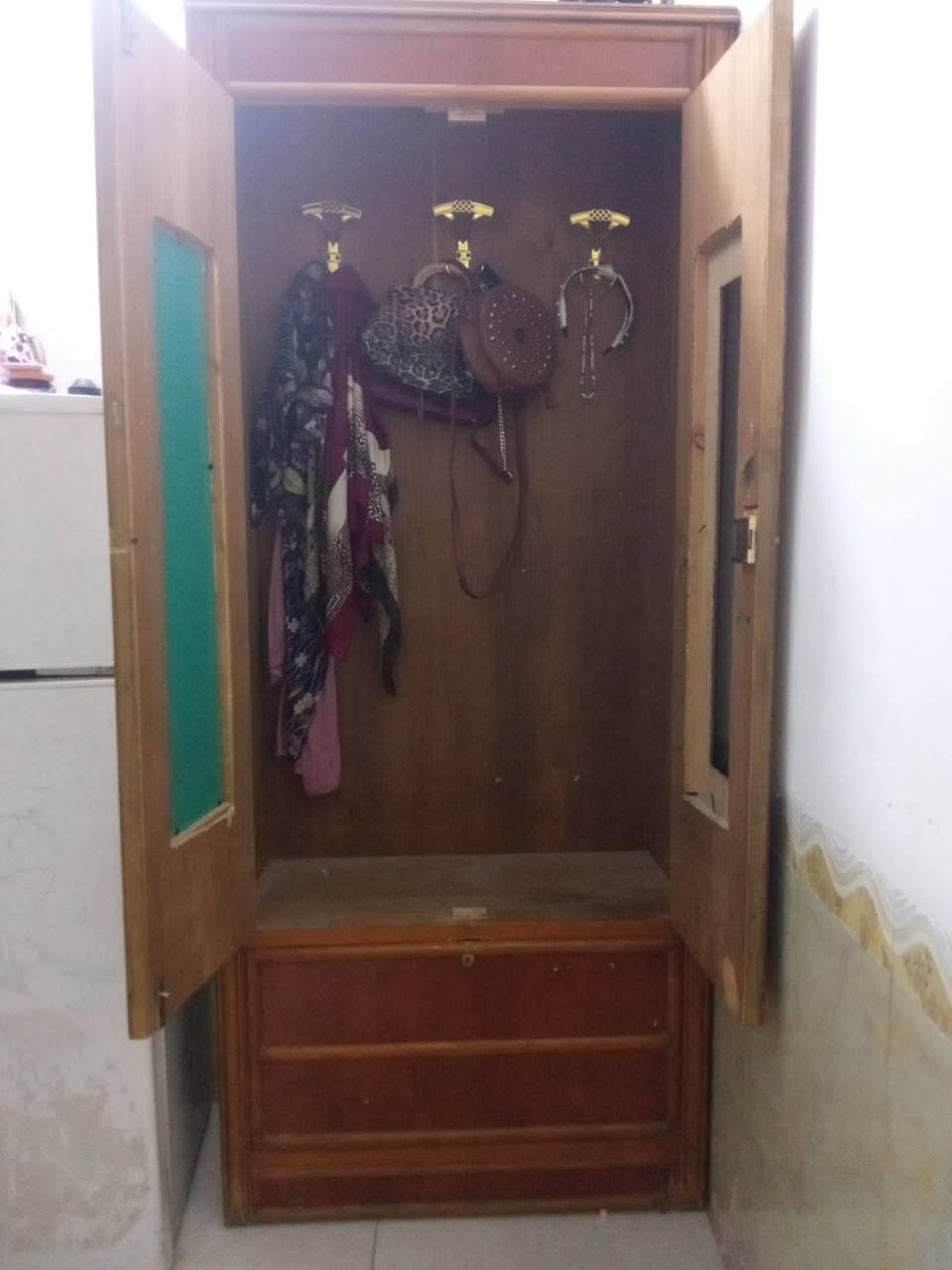 غرفه نجاره • قوية • خدش زاوية