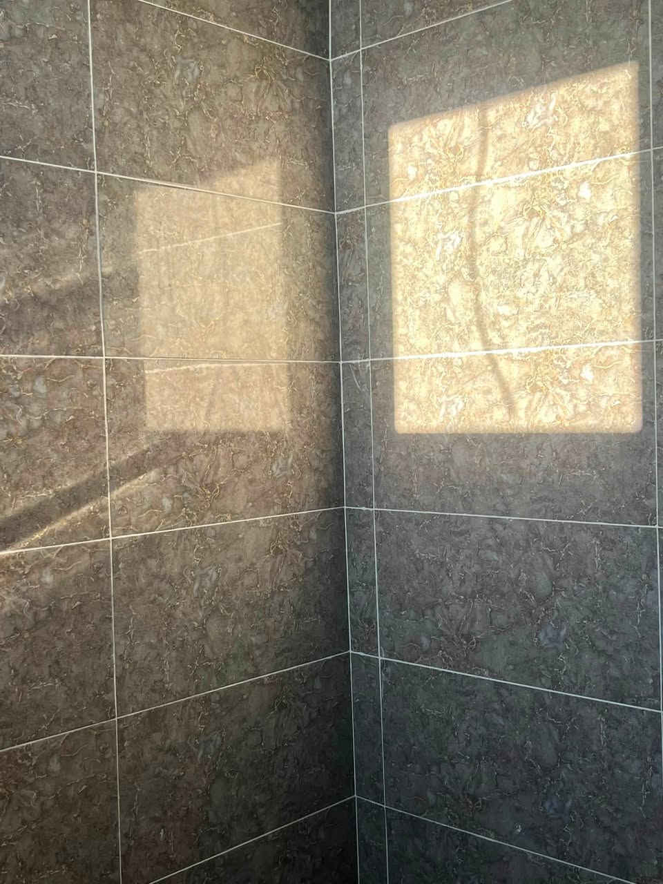 سلام عليكم خلفه سيراميك شغل نظيف بإشراف هندسي رقم الهاتف تواصل واتساب ***********

