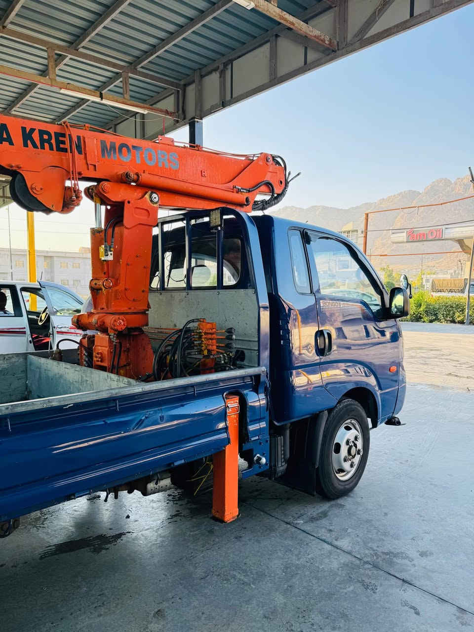 کیای کرێن ساغە دوبەیە سەیارەک مەکینە رەشی 4000 سۆپەری ٦ گێڕە abs ئاوێنە شەف هیتەر ڕادار حەساس کرێنەکەی لەدەرەوە بەستراوە دو سڵایتە ٦ قاچی هەیە هەموی مەزبوت ئیشدەکات تایەکانی تازە گۆراوە بەشەرت گێر مەکینە ئەکسل هیچ نەقسێکی نیە سەیارەکە هەموی ١ ساڵە داخڵ بوە  سعر ١١٠ گەڵاو معامەلە *********** رانية, السليمانية
