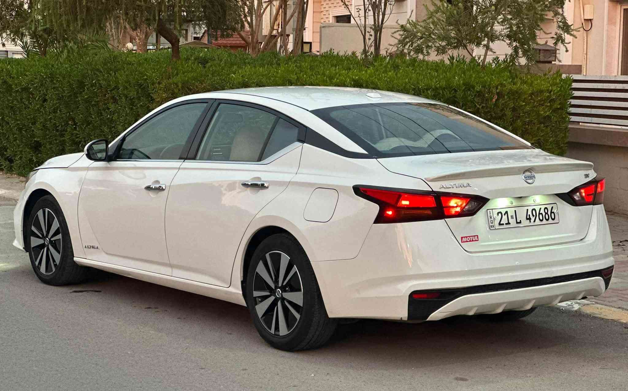 للبيع التيما ابيض
السعر 127 وبي مجال 
***********
موديل 2020 
موصفات S  
تحكم ستيرن 
تثبيت سرعه 
تبريد ثلج 
بصمة ابواب 
بصمة تشغيل 
صندوق بصمه 
تشغيل عن بعد 
حجر بلادي 
رادار بلادي 
ماشيه 90 ميل 
السياره بيهه جاملغ وبونيد بدون دواخل 
ايرباك استيرن طاك ومرجع سستم 
رقم سنويه هزه براد جديد 2031
مكان السياره ديالى خانقين
