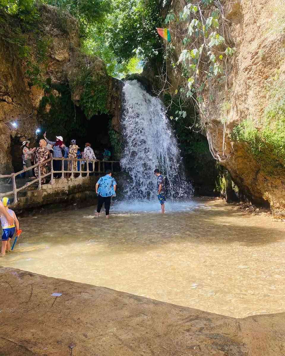 تم فتح حجز جديد لسفرة دهوك _زاخو _العمادية_ عقرة .يوم الاثنين ١٠ /٨ /٢٠٢٦
* عوائل فقط  ... عوائل فقط 
* بسعر ٩٠ الف 
يشمل :
_ نقل من الزبيدية الى الزبيدية 
_ فنادق فاخرة 
_ وجبة افطار اوبن بوفي 
_ مسابقات وجوائز 
_ وجبة عشاء حفلة شواء مجانية 
للاستفسار : 
 حمزة غركان ***********
