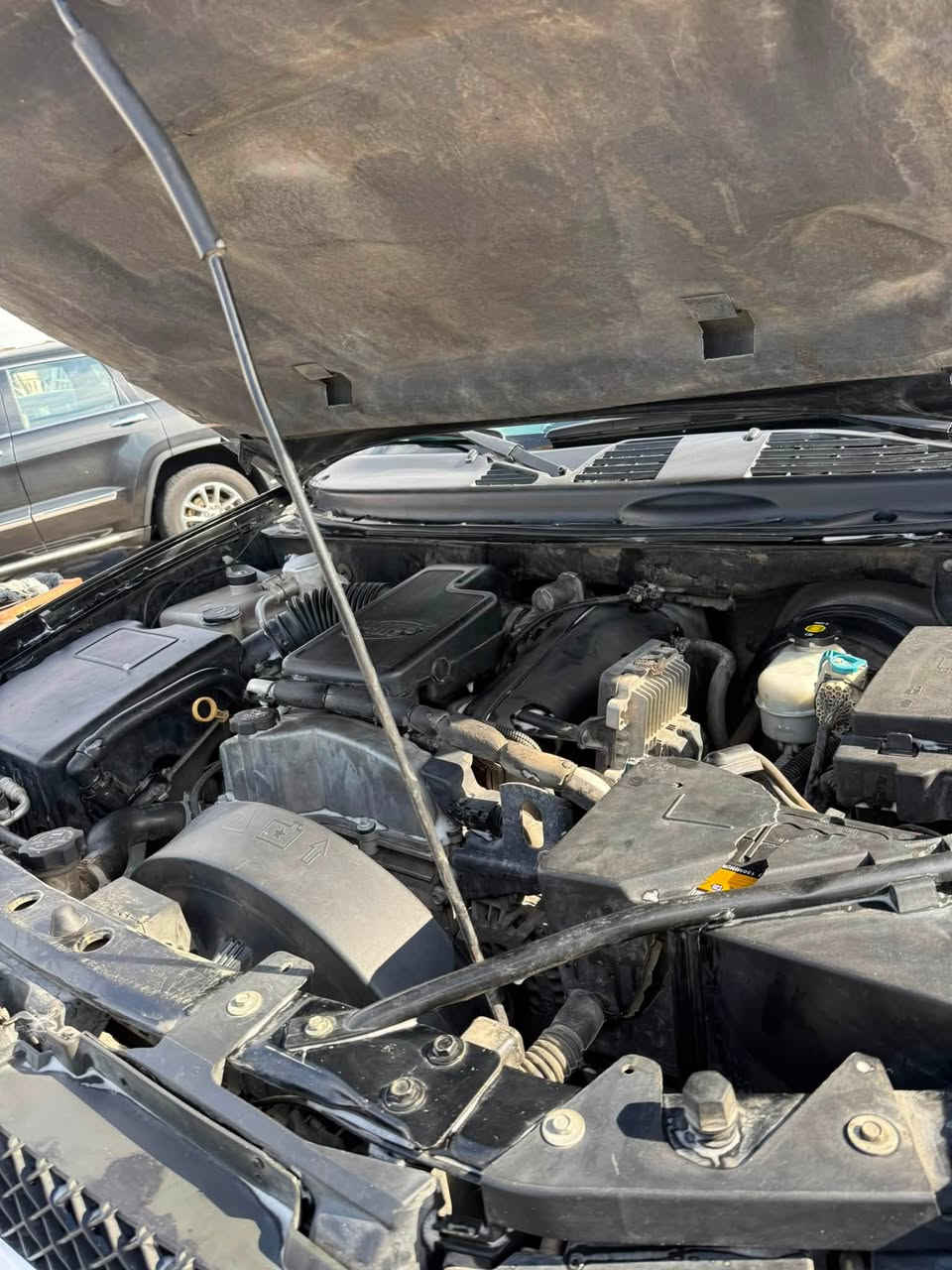 السلام عليكم بلايزر 2008 خليجي فول مواصفات LT تفاصيل كدامك بالصورة سيارة مكفولة من الصبغ والتبديل صدر جديد تايرات جديدة تبريد جاهز ثلج يعني اخوان السيارة اي نقص مابيها وجاهزة تراي وين تريد مكاني ديالى مقدادية  اي تفاصيل خادم سعرها 110 وبيها مجال لان مستعجل بالبيع والله ***********
