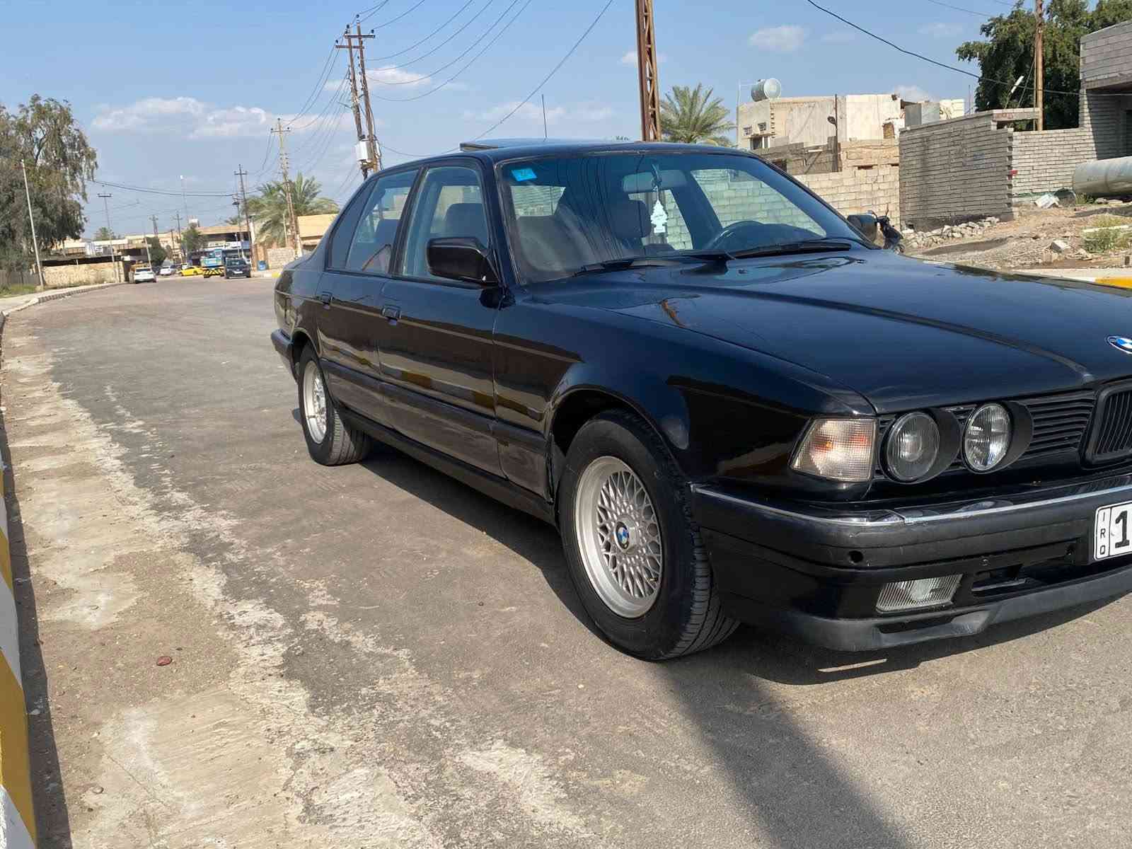سلام عليكم 
BMW 730
 رقم بغداد دولي شرط التحويل. محرك بلاد + كير أوتوماتيك مكفولات منضومه تبريد جديده ثلج ❄️ 
حداديه امامي خلفي ويل كب خليه كهربائيات كلها شغاله 
غرفه جلد مشمشي كهرباء شغاله كيچات كلها شغاله 
سنتر لوك 4 جام كهرباء تصعيد الجام والسلايت بالسويج  صبغ جماليه بدون حادث 
( بيها منضومه غاز شغاله 100/100) 
مكاني سامراء سعر 60 بيها مجال للشراي 
***********
