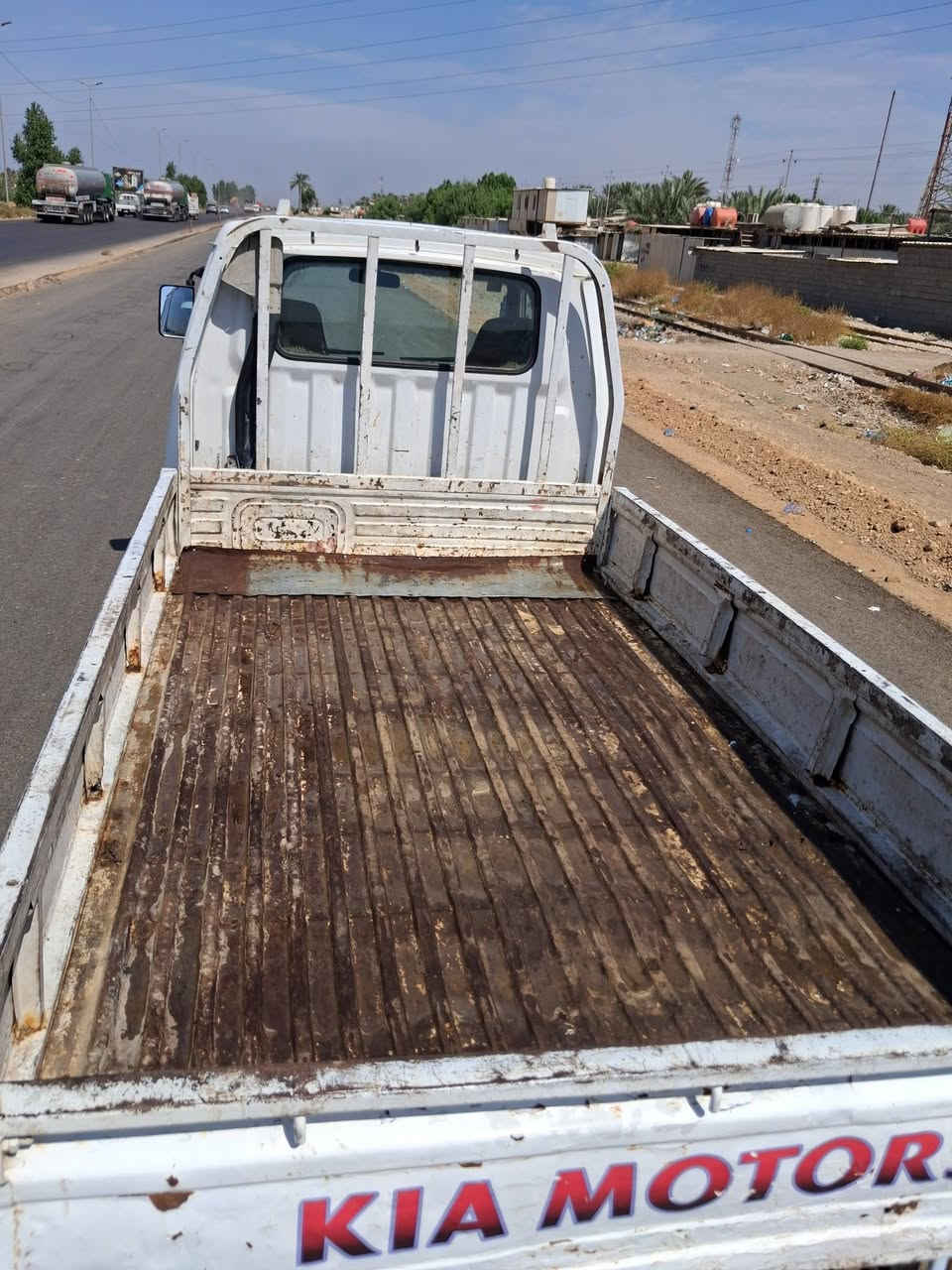 اقرا التفاصيل قبل ما تتصل ***********
السعر  46
رقم  انكليزي بأسمي
 قماره وربع سبعه جنكال 
هزه جديده لشهر 12
شاصي ورقم شاصي بلاد 
كير وقلايج جدد 
مكينه بلاديه 2701   وخير من الله 
والكشر شوف العين مكانه بابل المسيب 
السياره جاهزه عوزه بس سايق واسم الرحمن 
 زوج تاير امامي جديد
باتري جديد 
                           ***********
