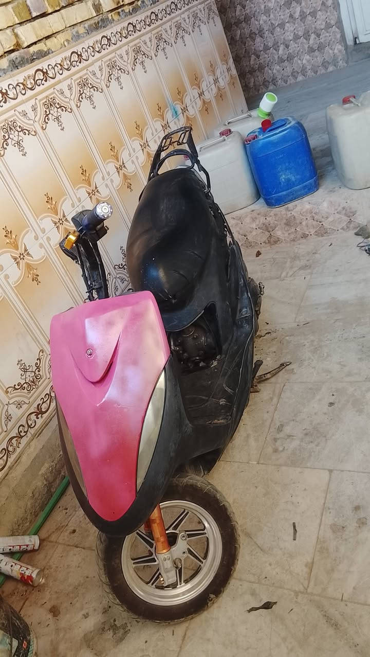 السلام عليكم دراجه لبيع ماكس عدله دراجه كاملن نكره سلف برغي ما نقصه دراجه
دراجه مكيمه (مفتةحه بس ولفات ) 
بوشت دراجه 49بلاد
دراجه شلعه طياره ومعدل خير من الله 

دراجه بيه تزويد خير من الله بيه وياله رياصي نجمه 
وبيه دبلات مامي 

دبل خلفي رياضي 

وبيه شيال رياضي 

وبيه صالصه اف ام رياضي 

وبيه قطرت دهن رياضي 

يدت بريك رياضي
مكاني ناصريه سوك الشيوخ 
تواصل ***********
