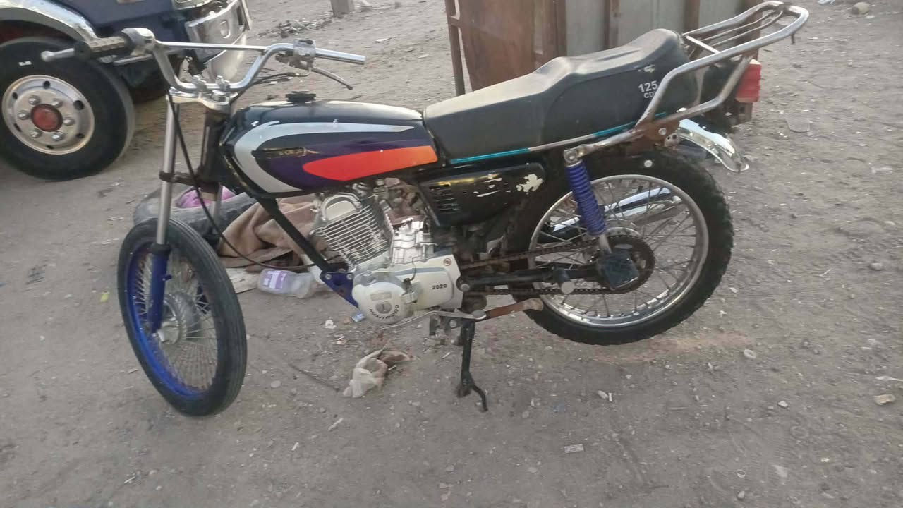 سلام عليكم  دراجه للبيع كلك محرك ما مفتوح بل جيس العنوان نجف السعر 350 وبيه مجال اتصال عل رقم او خاص ***********
