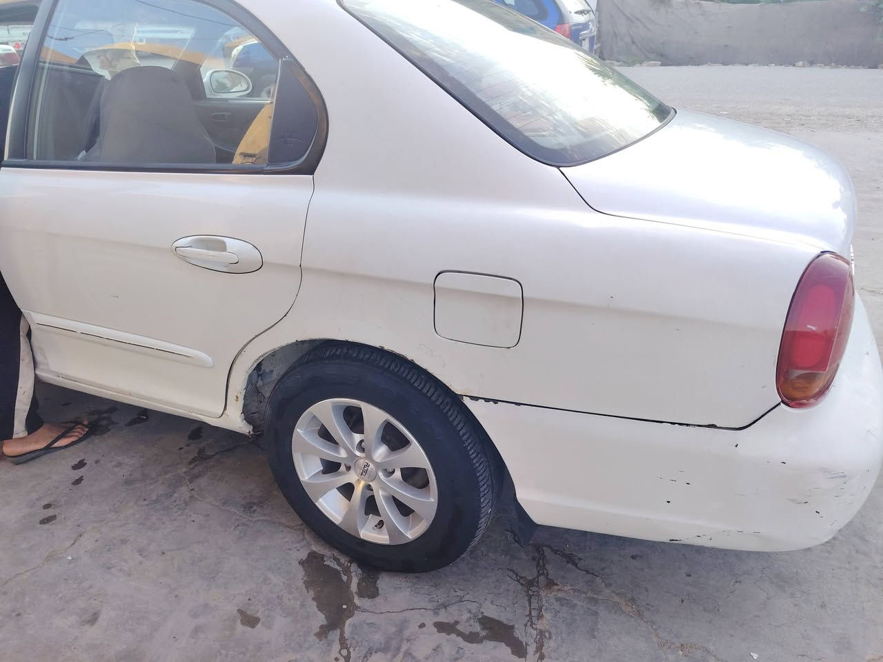 سوناتا موديل 2001 رقم بغداد انكليزي
سنويا لل2027 تبريد ثلج محرك 2000مفتوح حاويه  كير عادي باتري جديد ريمونت سنتر لك شاشه وكامره  ارضيه وكشنات وتنته جلد بلاد لايت علي ناصي زنون شمسي سياره عوزها ترتيب بسيطه ***********
