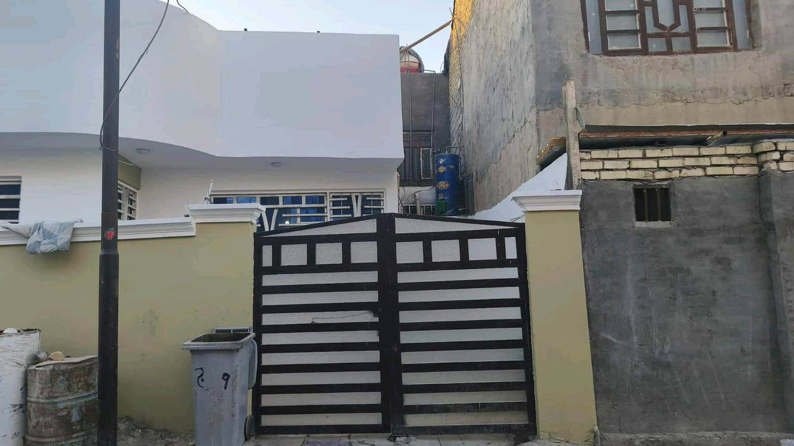 السلام عليكم بيت للبيع مساحه 140متر سعر95 وبيه مجال طابو زراعي سند25 البيت متكون من صاله وغرفتين يوجد في المعاره قرب مدرسة ثانويه معادن الحكمه 
للتواصل: ***********
‏‪***********‬‏