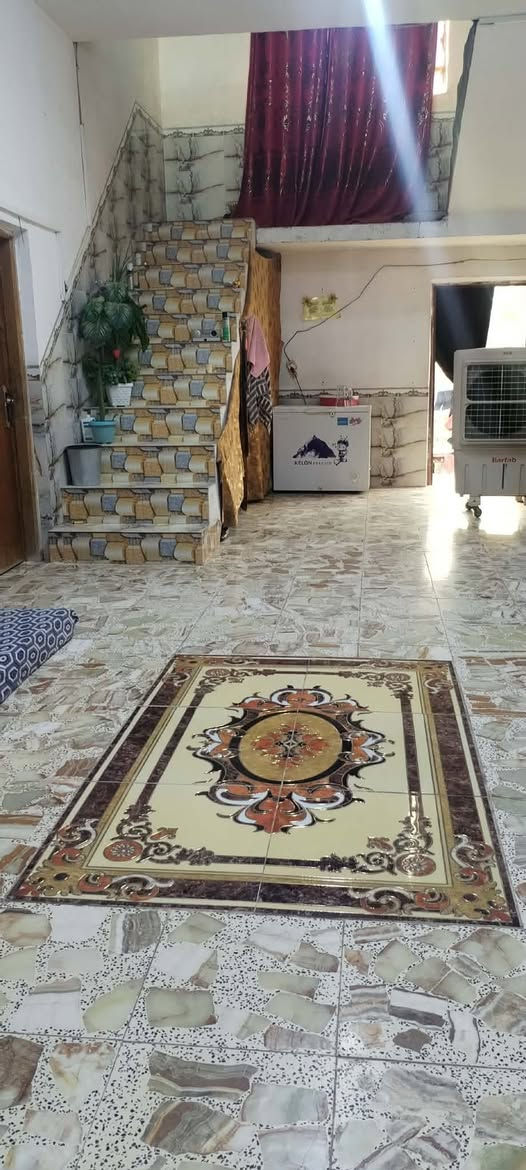 سلام عليكم بيت 700 متر زراعي سند ٢٥ ثلاث غرف نوم استقبال صاله مطبخ صحيات ٢ خارجيه مع حديقه كبيره  العنوان شاميه نزلة عباس مطلب جهة الزوار ركن على شارع رئيسي
للاستفسار اتصل ***********
