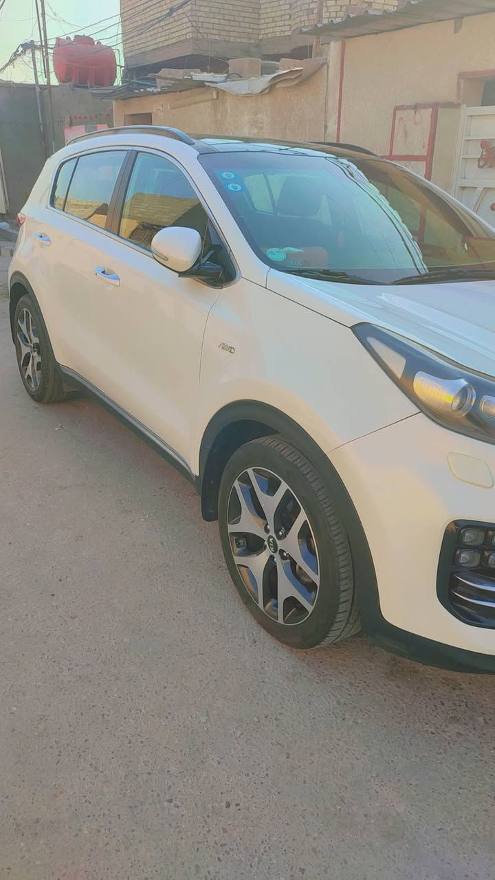 السلام عليكم كيا سبورتج 2018 محرك 2400 جي تي لاين خليجي فول مواصفات معروفه مواصفات الفول كشنات كهرباء تدفئه تبريد  تحكم ستيرن تدفئه بالستيرن الجنطه كهرباء اشاير بالمري مري شفط بنوراما السياره كير مكينه تبريد صدر خير من الله السعر 182 رقم الهاتف *********** الشراي يتصل وبالخدمه اسف على الاطاله مكان السياره بغداد بيها بارد كلش بسيط
