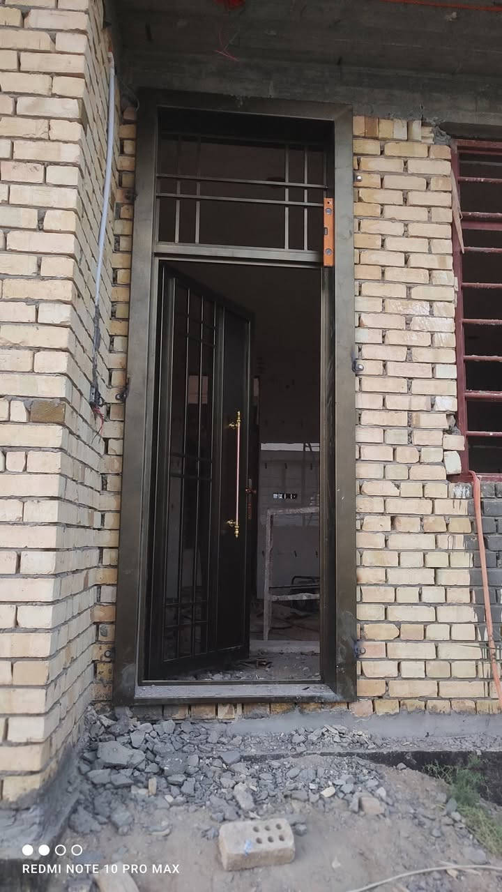حدادت ابو زكريا حداده عامه ابواب قاصه وشبابيك ومحجرات وانواع السقايف وشرط صبغ حراري العنوان كربلاء المقدسة اتصل  *********** (***********)
