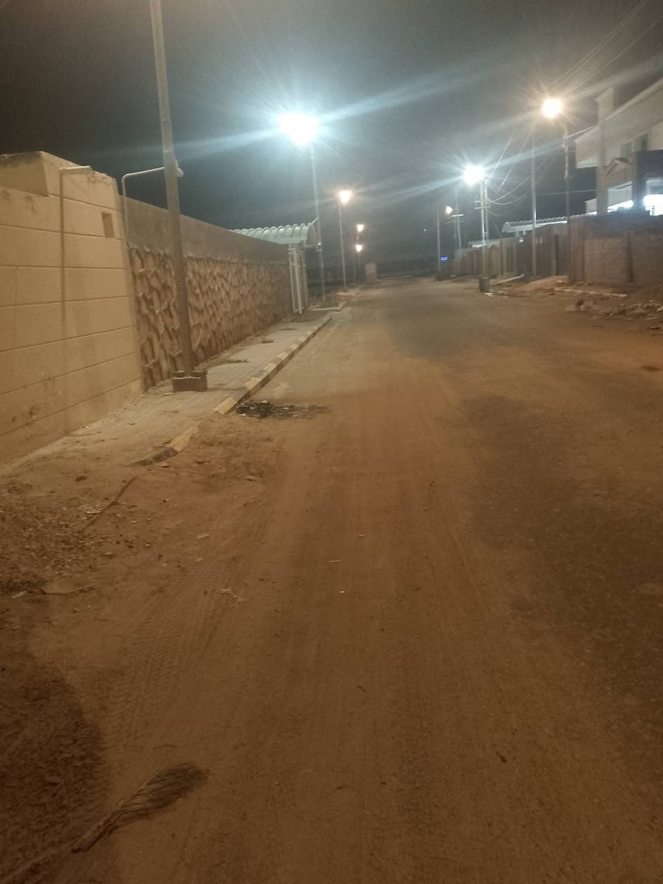 بيت زراعي مجمع اللؤلؤه قرب سيد محيل قريب جداً على الشارع الرئيسي المساحه 600مترمع كافه الخدمات تبليط اناره السعر 92مع المجال ***********
