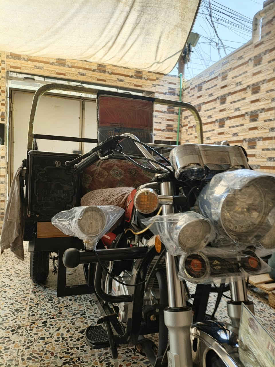 السلام عليكم ستوته لبيع 26 سكنر نضيفه حيل. السعر 2750 و بيهه مجال قليل العنوان بغداد الحسينيه الراشديه *********** مامتواجد عل فيس اي ستفسار عل رقم
