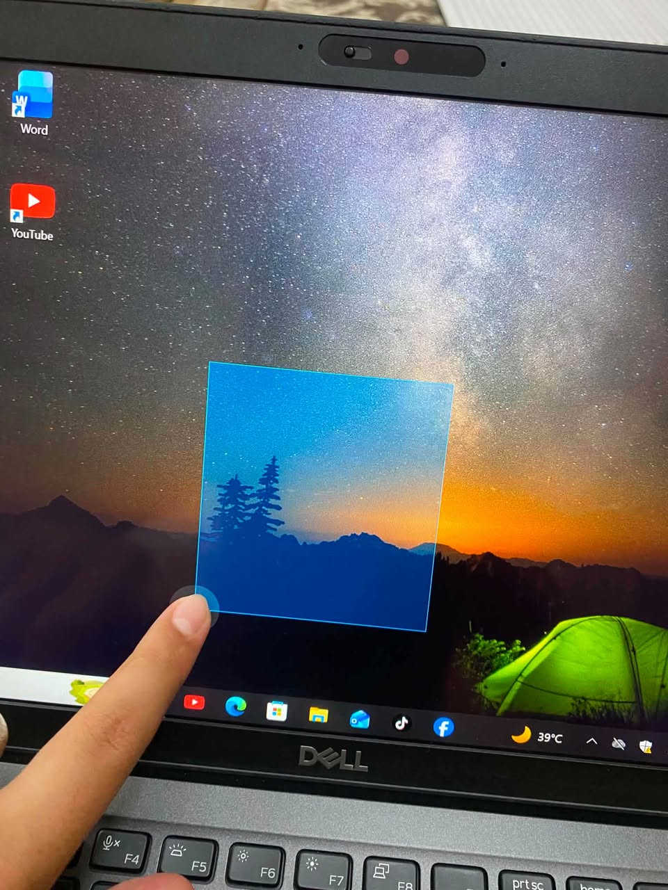 لابتوب ديل لمس
حجم 14 تواصل وتساب 

***********

نص مكتوب في الصور:
- DESKTOP-2F66SG0 Latitude 5400 Rename this PC Copy Device Specifications Copy Device Name DESKTOP-2F66SG0 Processor Intel(R) Core(TM) i5-8365U CPU @ 1.60GHz 1.90 GHz Installed RAM 8.00 GB (7.82 GB usable) Graphics Card Intel(R) UHD Graphics 620 (128 MB) Storage 238 GB SSD Micron 2200S NVMe 256GB Device ID 091AE66B-506C-4D0C-B3F6-5196DF3F1C5C Product ID 00330-52684-85300-AAOEM System Type 64-bit operating system, x64-based processor Pen and touch Touch support with 10 touch points Frequently asked questions How does having 8-16 GB of RAM impact my PC's performance? Can I run modern applications smoothly with this RAM capacity? Is my GPU sufficient for high end gaming and video experience? How can having a dedicated GPU enhance my experience and productivity?