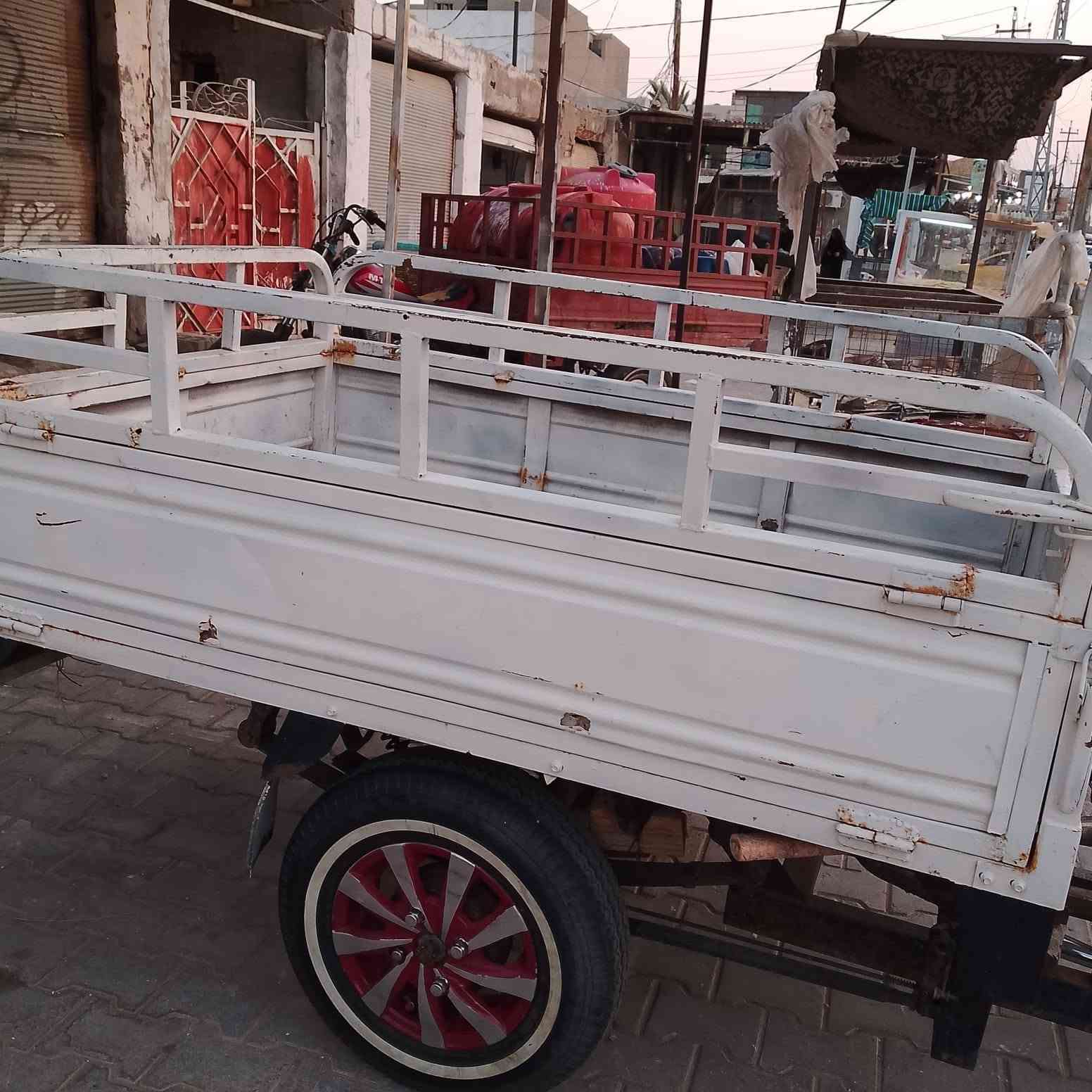 السلام عليكم اخوان ستوته رقم أبيض وسنويه رقم مميز مكينه بعده بدهن الوكاله تايرات جدد جمره مديل ١٠  العنوان السماوه قضاء الرميثه الاستفسار *********** السعر ٩٥٠
