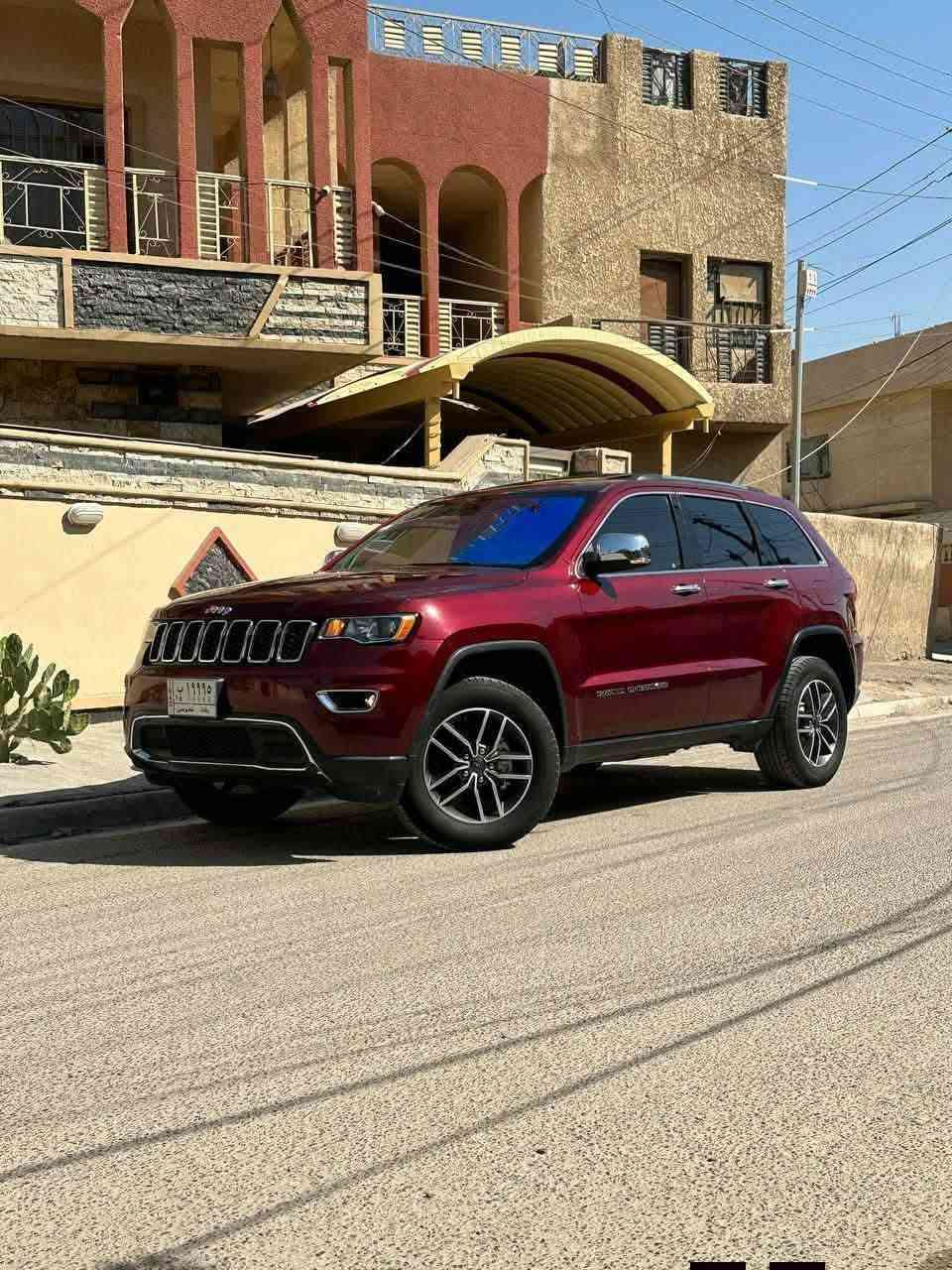جيب شيروكي ٢٠ رقم بغداد انكليزي مميز وارد امريكي بيها صبغ جاملغ الامامي الايمن والباب خلف العبري بيه شخط صابغينه والبنيد كلير . محركها مبدليله بساتم مال ١٤ بيه ضمان سنه ع البانزين العادي اي دوانز ماكو . سياره جديده داخل وخارج ماشيه ٧٠ مكفوله من اي نقص . ***********
