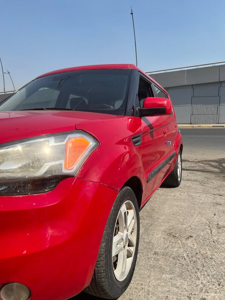 🚗 كيا صول (Kia Soul) موديل 2010 - وارد أمريكي
المحرك: دوش 2000 (2.0L DOHC) – محرك قوي وبحالة جيدة جداً.
 الحادث الأصلي (بنيد وجاملغ).
 السيارة مصبوغة حزام لتناسق اللون.
 يوجد بعض الجراد (تكلّح/تأثر من الشمس) في بعض الأجزاء الخارجية للامانة. 
الرقم بغداد سنوية باسمي التحويل مباشر
 تبريد شغال. نقصه غاز
 كير ومحرك بشرط الفحص.
الحدادية 90‎%‎
ماشية 83 الف
 داخلية السيارة نظيفة.
 المكان: بغداد - [بغداد البلديات مضمار العابد ]
 السعر: [سعرها 70 وبيها مجال قلليل حگ الجية]
📞 للتواصل والاستفسار: [***********]
