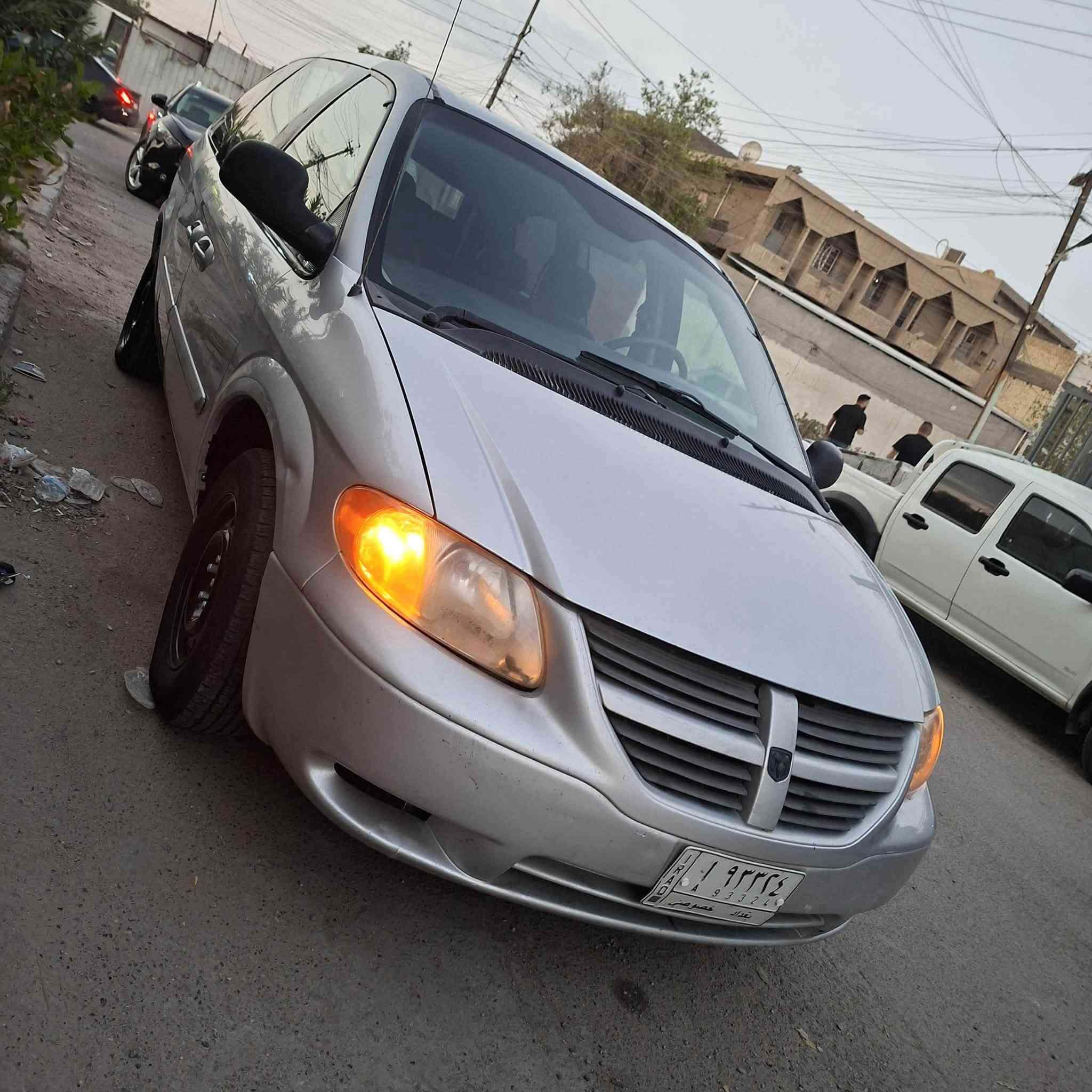 دوج كرفان 2005 مكينه 3300 
(السعر 53) *********** العنوان (بغداد الرصافة)
مكينه كير بحاله جيده 
تخم تاير جديد 
قطعتين صبغ بدون دواخل
كهربائيات كلشي شغال
تبريد ثلاث قطع بس التنته مبدله مال قطعه وحده 
سياره حلو اوناعه اوبلخير علياخذه
