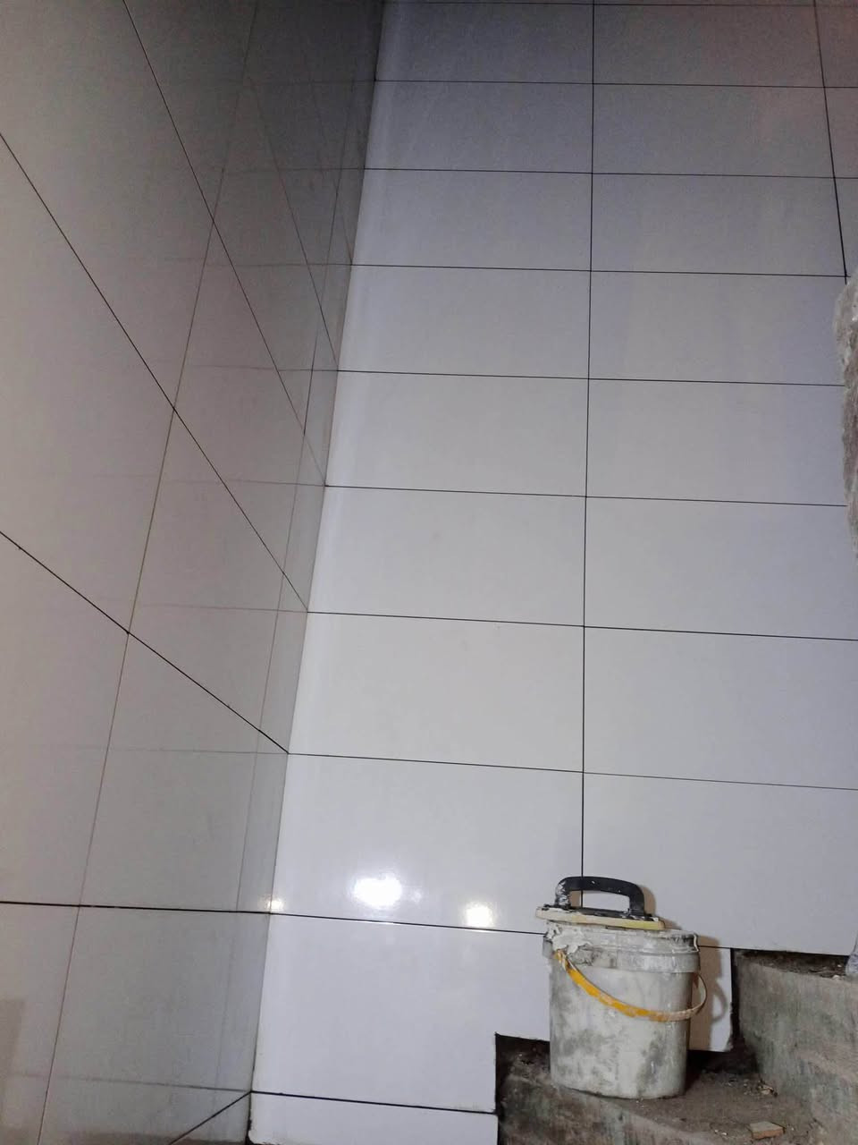 خلفه سيراميك مصرى متفرغ حاليا :
جدران المتر ب 8
ارضيه المتر ب 7
***********

